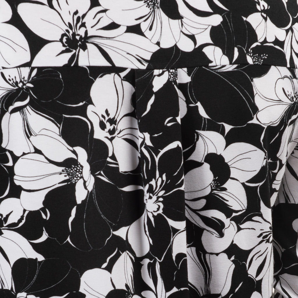 Yoke Relaxed Tee in Valencia Black