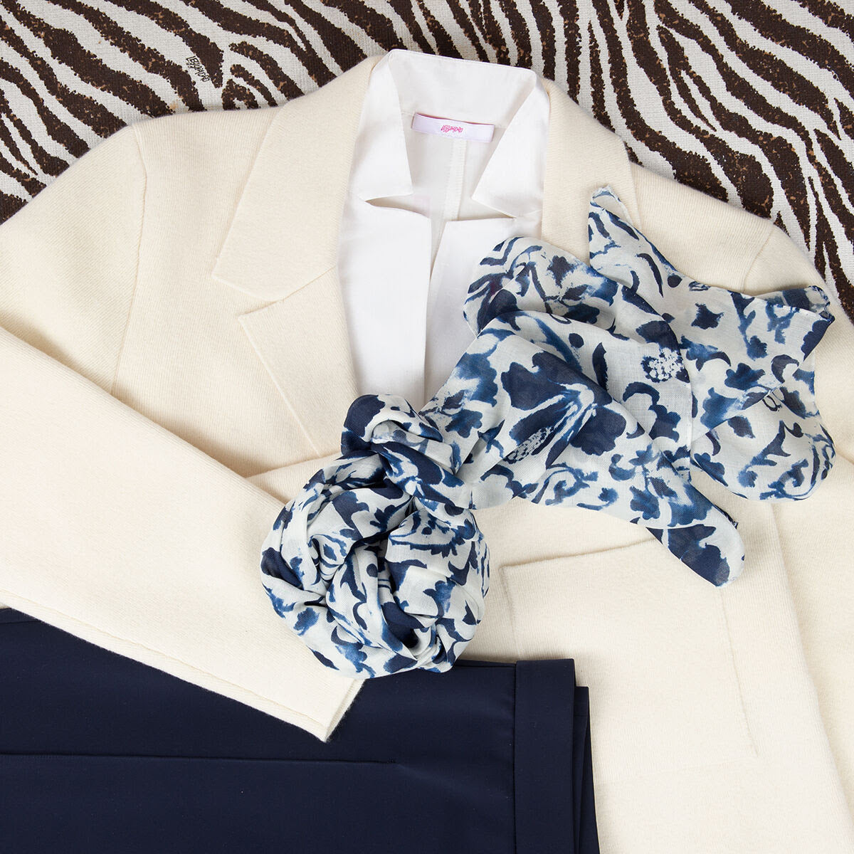 Bi-Stretch Pintuck Pant in Sapphire – Leggiadro