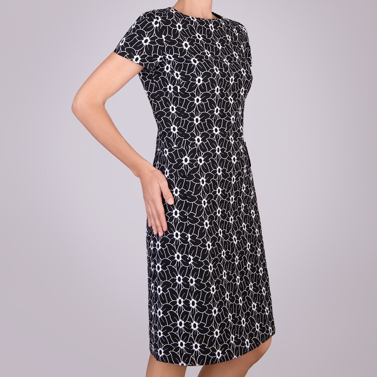 Embroidered Shift Dress in Black – Leggiadro