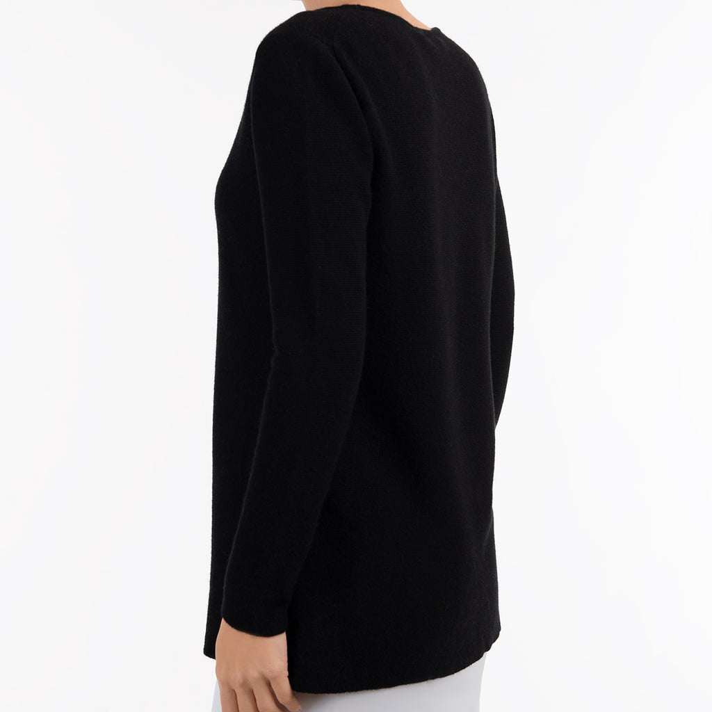 Round Neck Pullover in Black